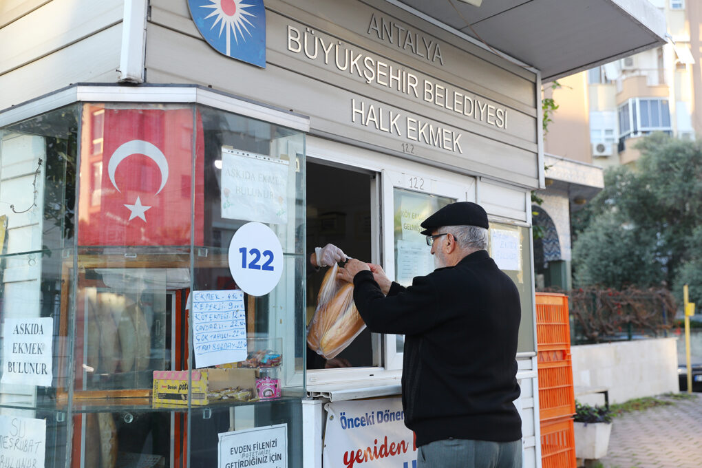 Halkın ekmeği 4.5 liradan sofralara ulaşıyor