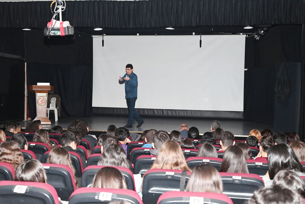 “Bonus Hoca” Kemer’de öğrencilerle buluştu