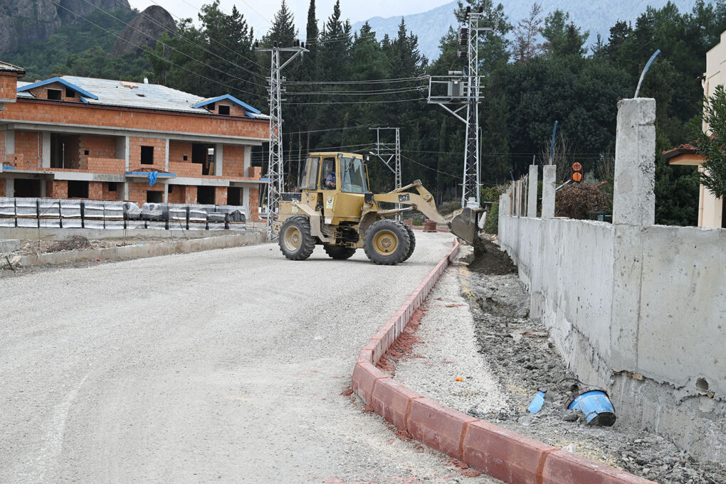 Kemer’de kaldırım çalışmaları
