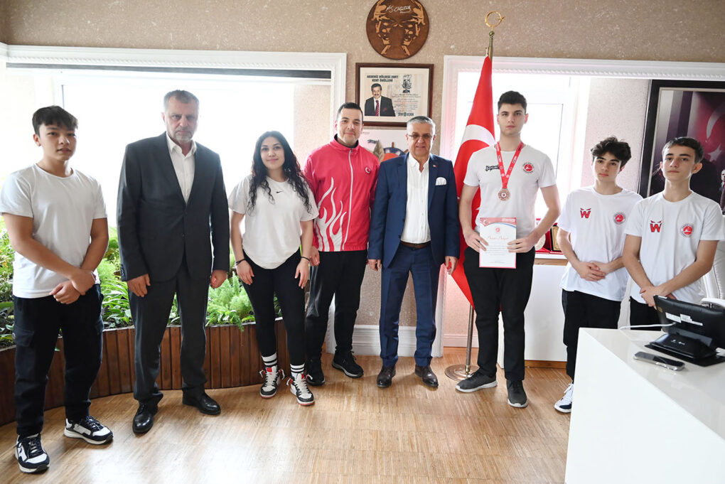 Kemer Belediyesi Kick Boks Takımı göz dolduruyor