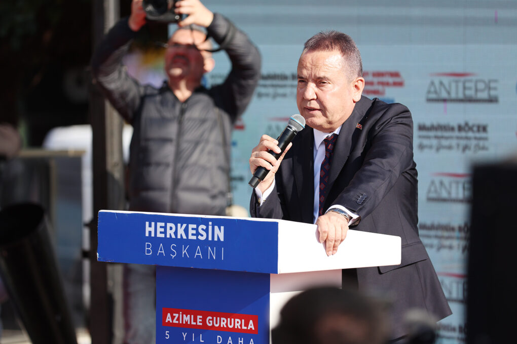 Muhittin Böcek; “Kırkpınar’ın yolunu bilmeyen, seçim zamanı güreşten bahsediyor”