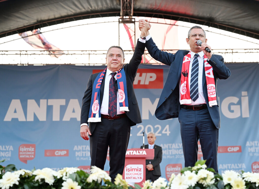 Özgür Özel’den Başkan Böcek’e övgüler ‘31 Mart’ta tarih yazacağız’