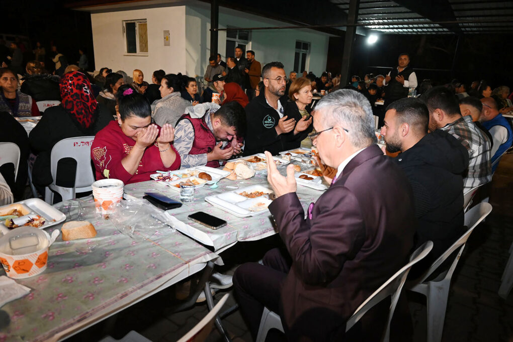 Başkan Topaloğlu’ndan Değirmendere’de iftar yemeği