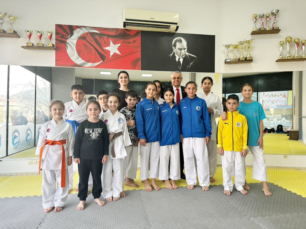 Başkan Topaloğlu’ndan karatecilere ziyaret