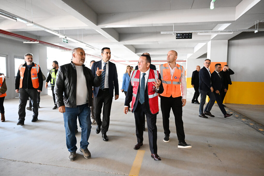 Başkan Böcek üniversite katlı otoparkında inceleme yaptı
