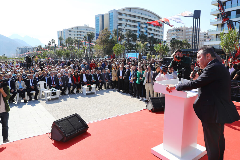 Başkan Böcek; “Konyaaltı’nı modern bir yaşam alanına kavuşturduk”