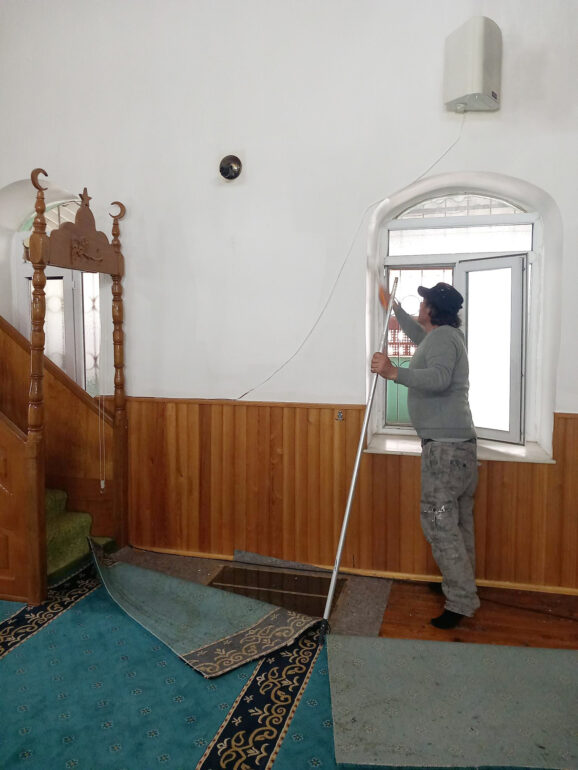 Kuzdere Merkez Camisi’nde bakım ve onarım çalışmaları