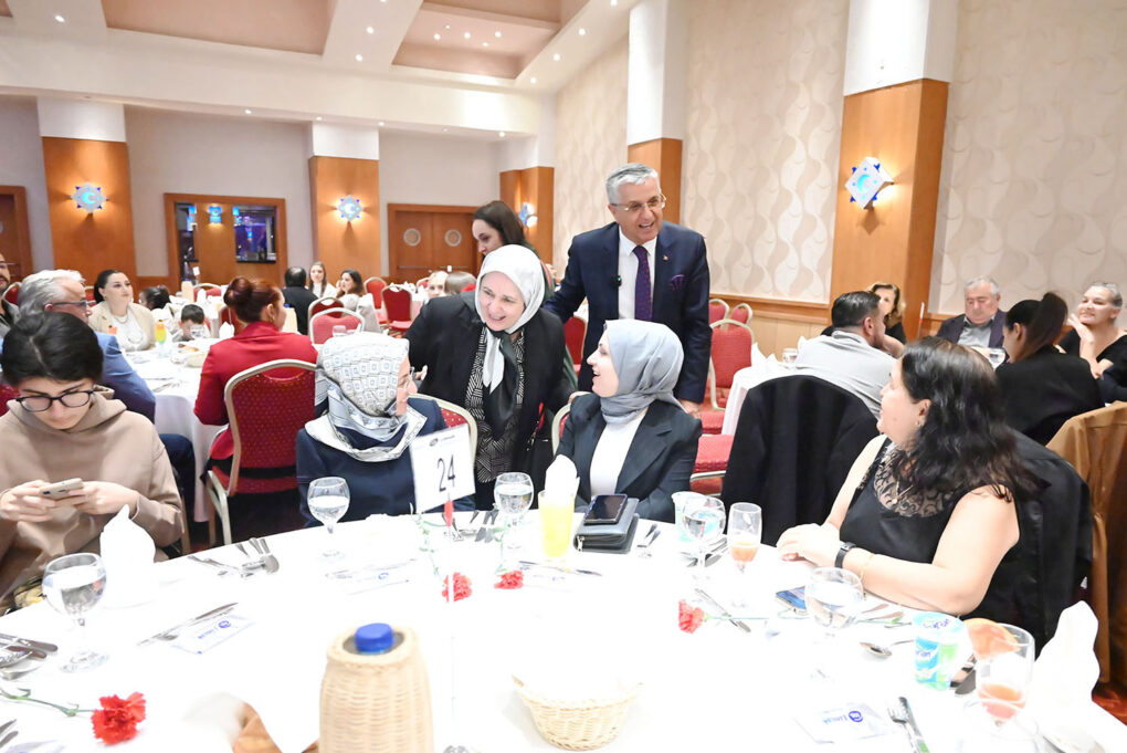 Başkan Topaloğlu sağlık çalışanlarıyla yemekte buluştu