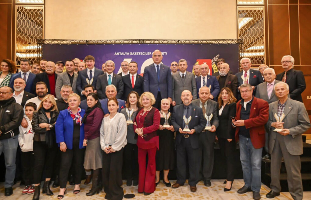 GAZETECİLER ÇOK DEĞERLİ BİR GÖREV İFA EDİYOR