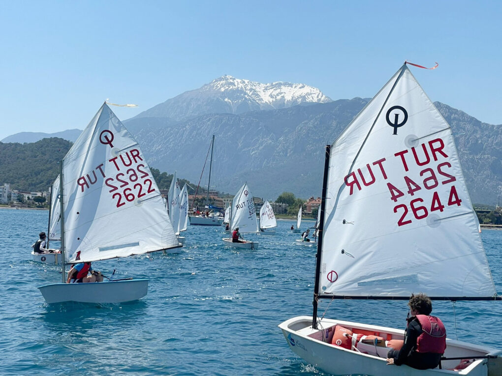 Yat ve yelken sporu Kemer’de gelişiyor