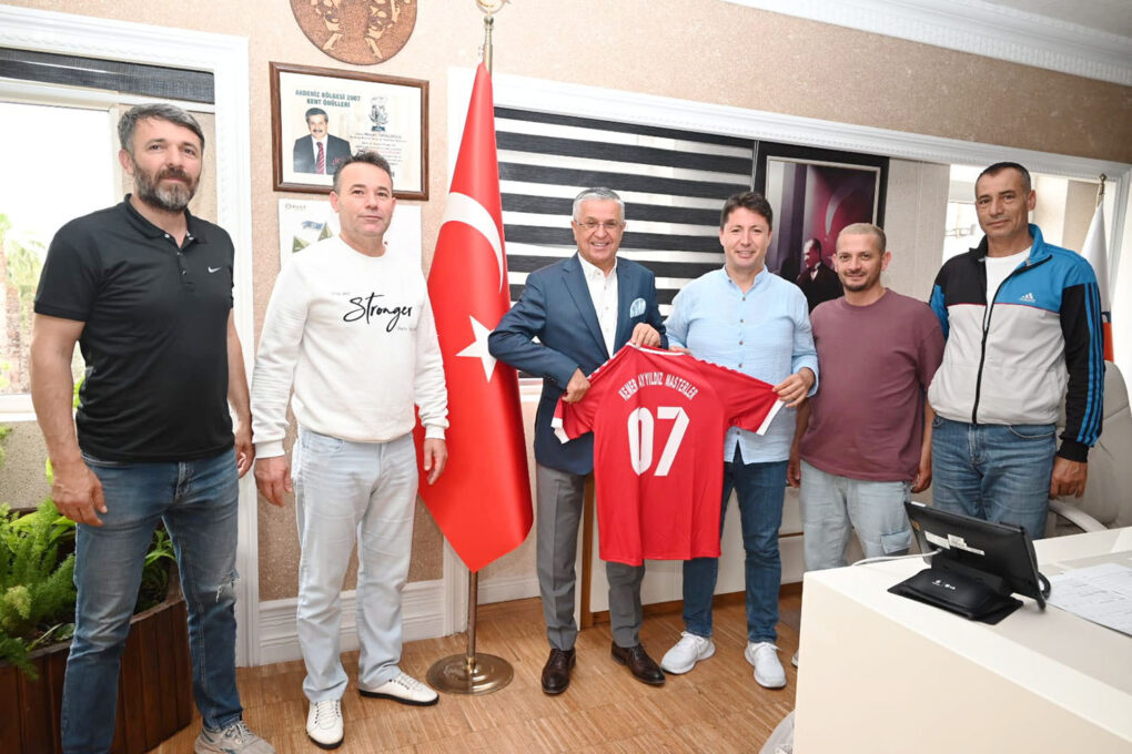 Kemer Ayyıldız Masterler’den Başkan Topaloğlu’na ziyaret