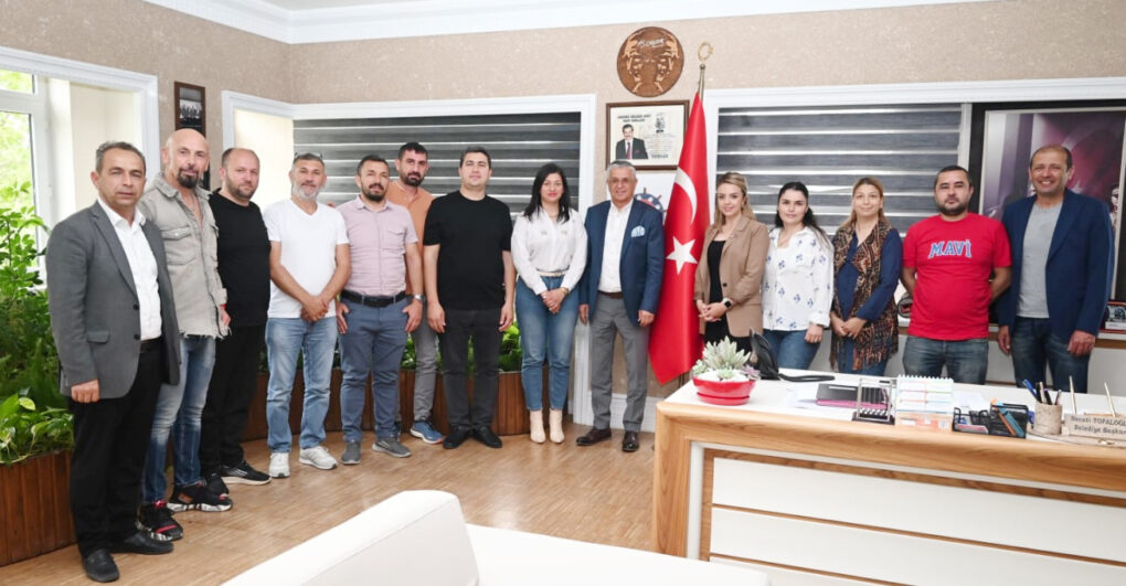 Minik futbolcuların velilerinden teşekkür ziyareti