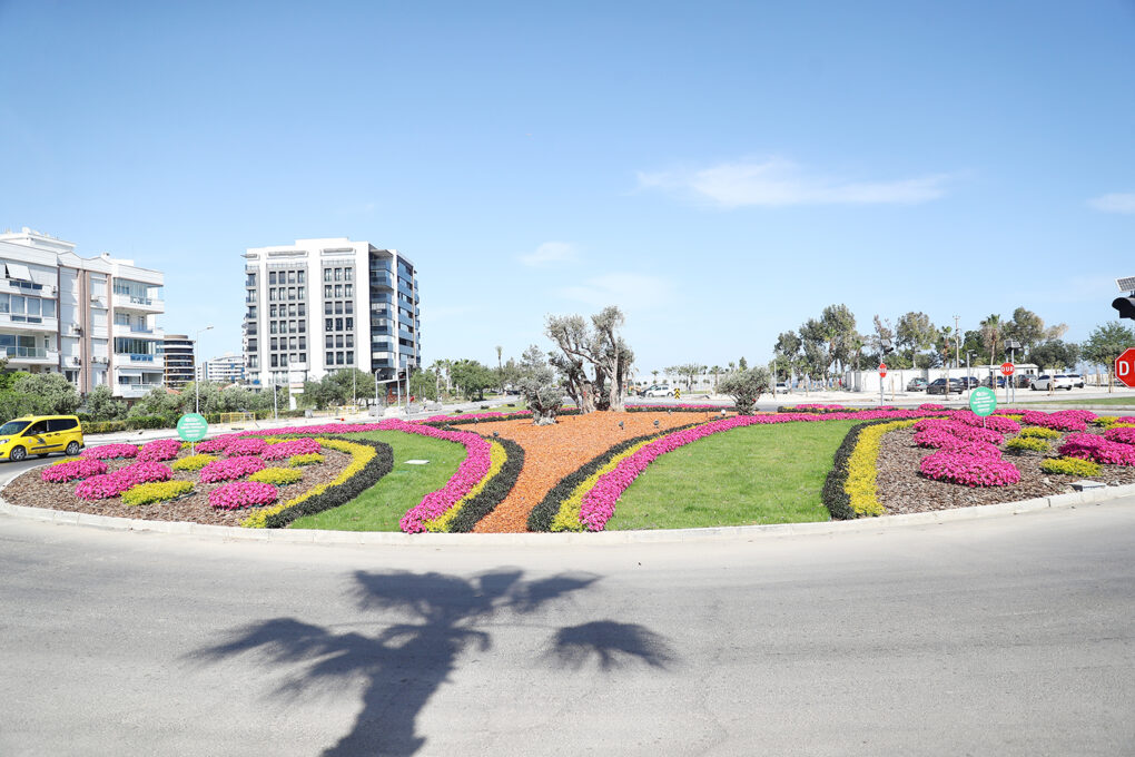 Antalya’da 2 milyon yazlık çiçek toprakla buluşuyor