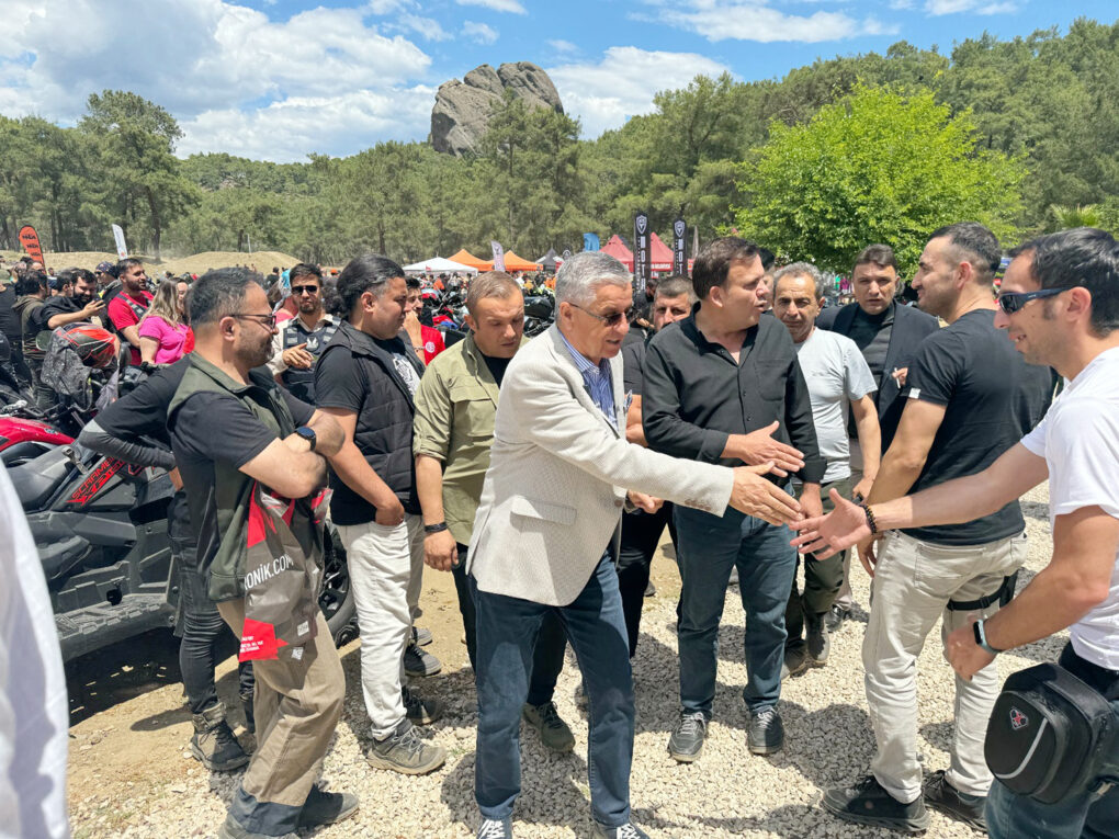 Motosiklet tutkunları Kemer’de buluştu