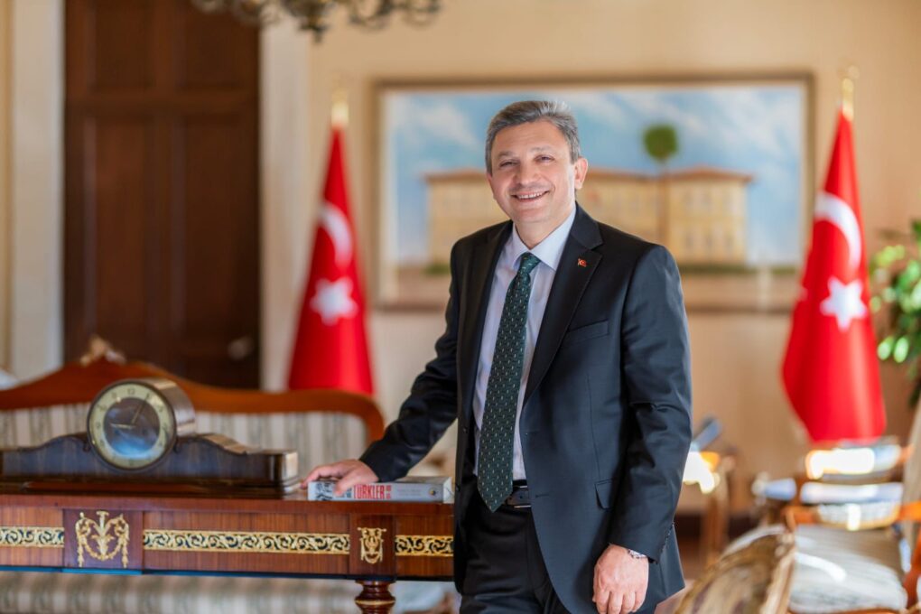 Antalya Valisi Hulusi Şahin’den Yeni Yıl mesajı