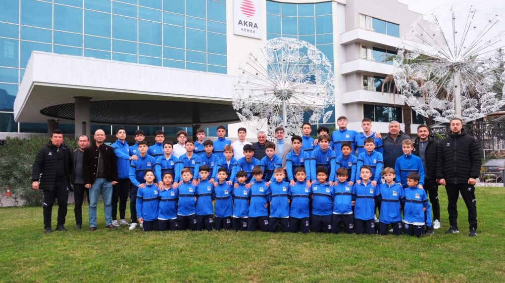 Başkan Topaloğlu’ndan futbolculara kahvaltı