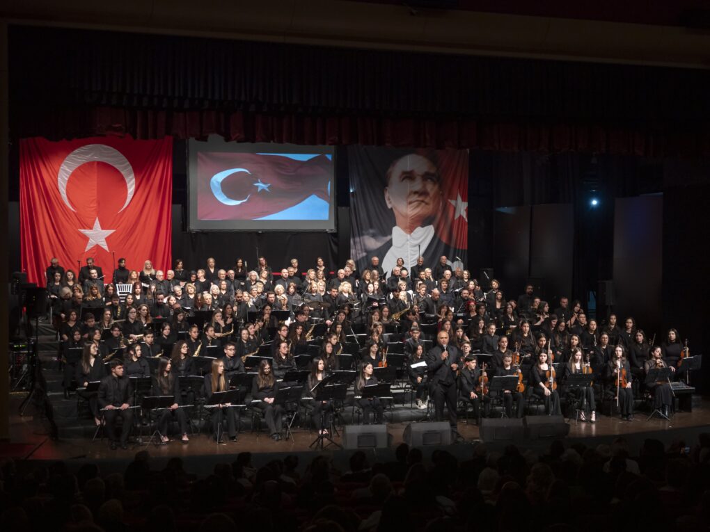 Dev orkestradan “Vatana Vefa” konseri