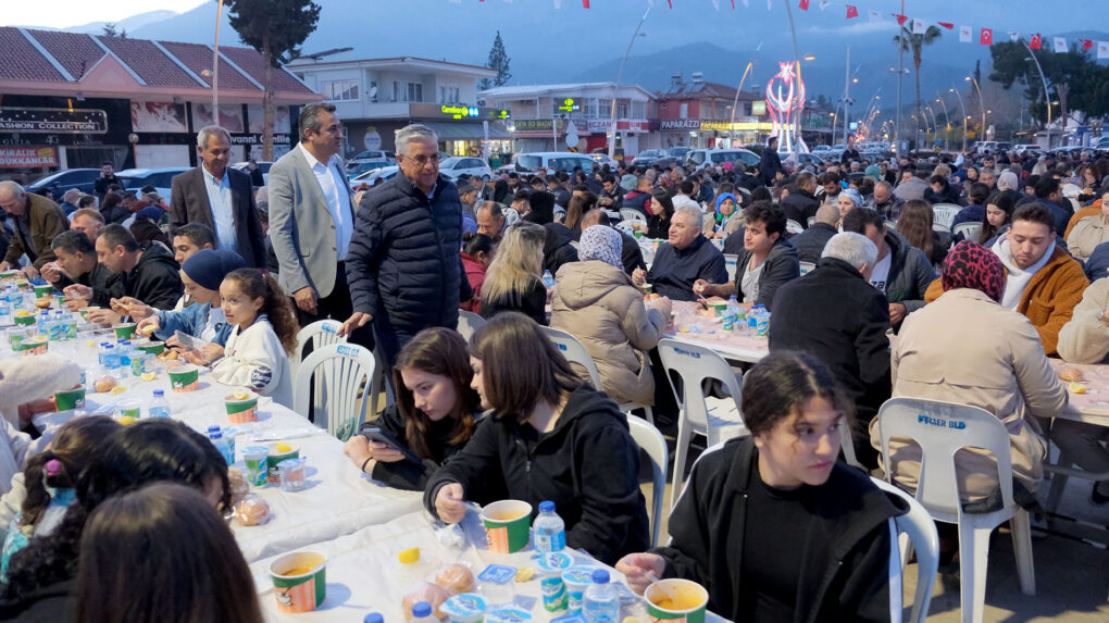 Başkan Topaloğlu’ndan Tekirova’da iftar
