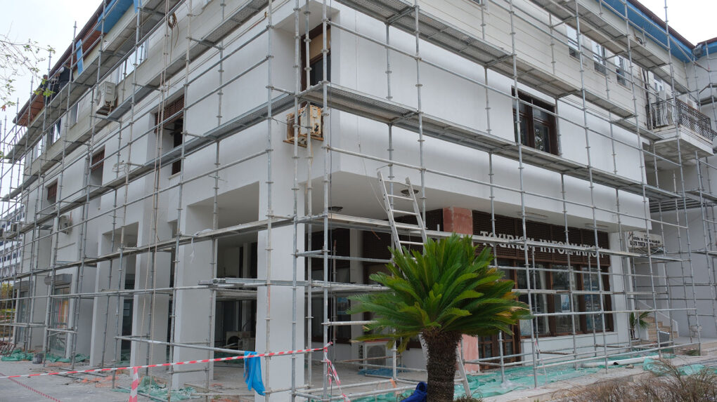 Belediye binasında tadilat çalışmaları devam ediyor 