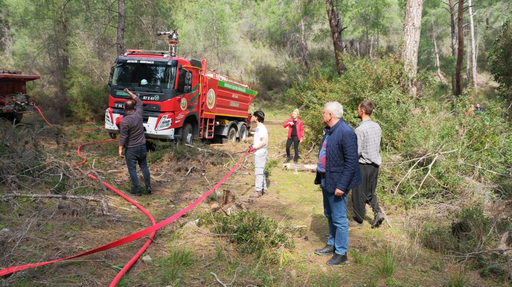 Kemer Belediyesi yangına karşı seferber oldu
