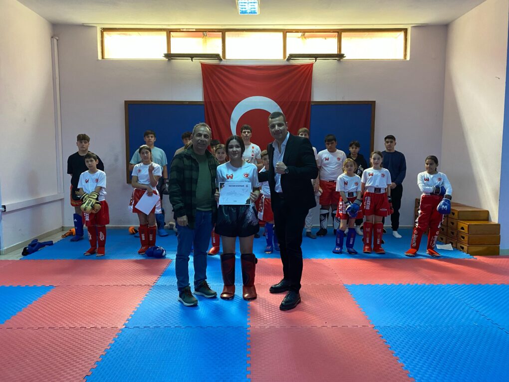 Geleceğin Kick Boks sporcuları kuşak atladı