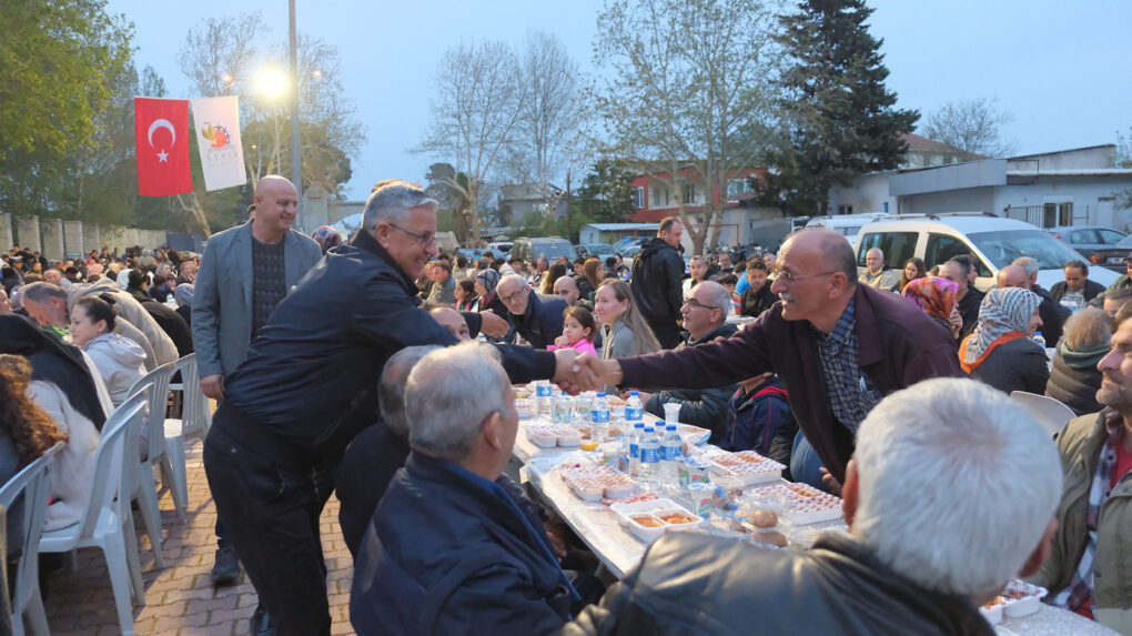 Başkan Topaloğlu’ndan Beldibi’nde iftar