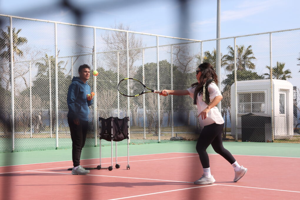 Büyükşehir Belediyesi’nden ücretsiz tenis eğitimi