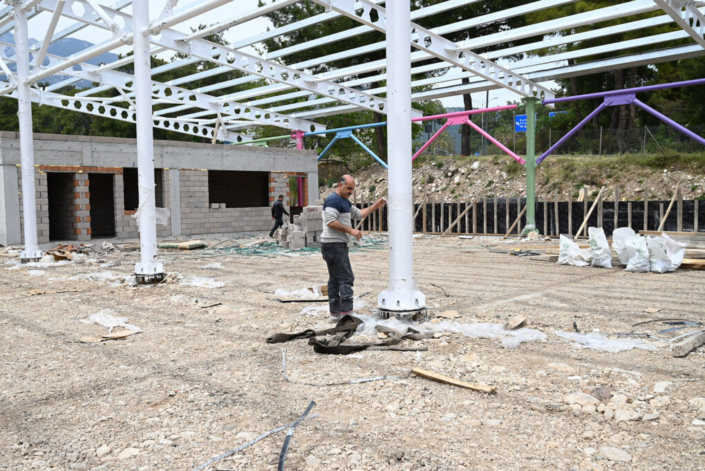 Tekirova pazar yerinde çalışmalar sürüyor