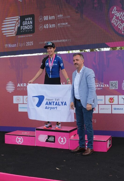 Kemer’de pedallar dostluk için döndü