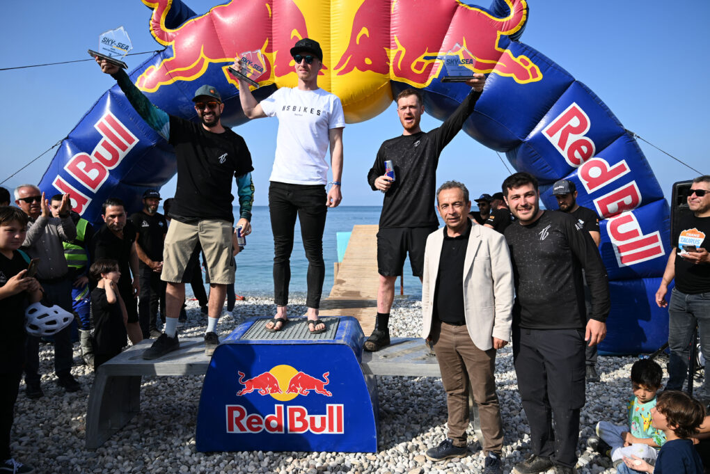 Gökyüzünden denize pedal çevirdiler