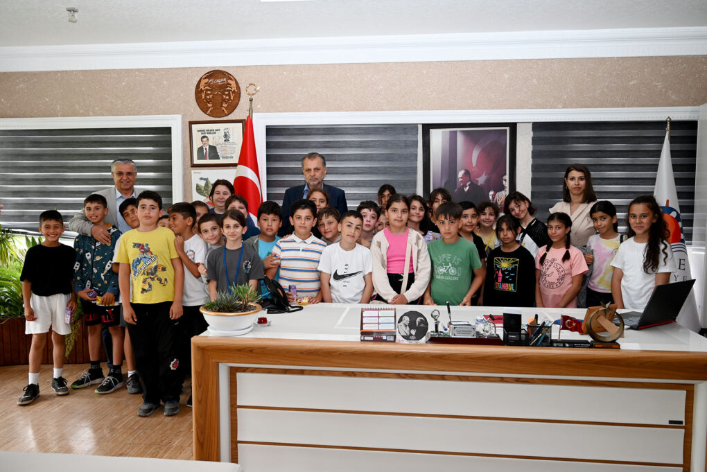 Öğrencilerden, Başkan Topaloğlu ve Başkan Vekili Bilici’ye ziyaret 