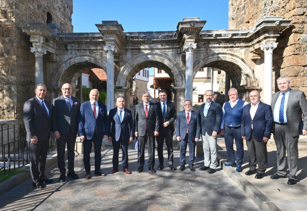 VALİ ŞAHİN’DEN ANTALYA TURİZMİ VE ALTYAPI ÇALIŞMALARI HAKKINDA AÇIKLAMALAR