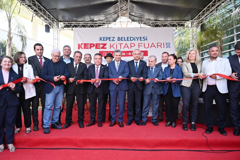 VALİ ŞAHİN: ÇOCUKLARIMIZA KİTAP SEVGİSİNİ AŞILAMAK BEKA MESELESİDİR