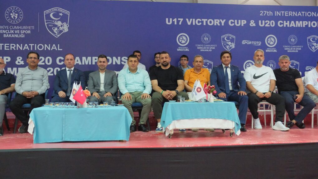 Kemer’de Uluslararası Güreş Heyecanı