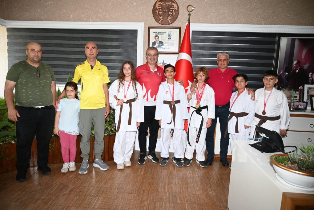 Karatecilerden Başkan Topaloğlu’na ziyaret 