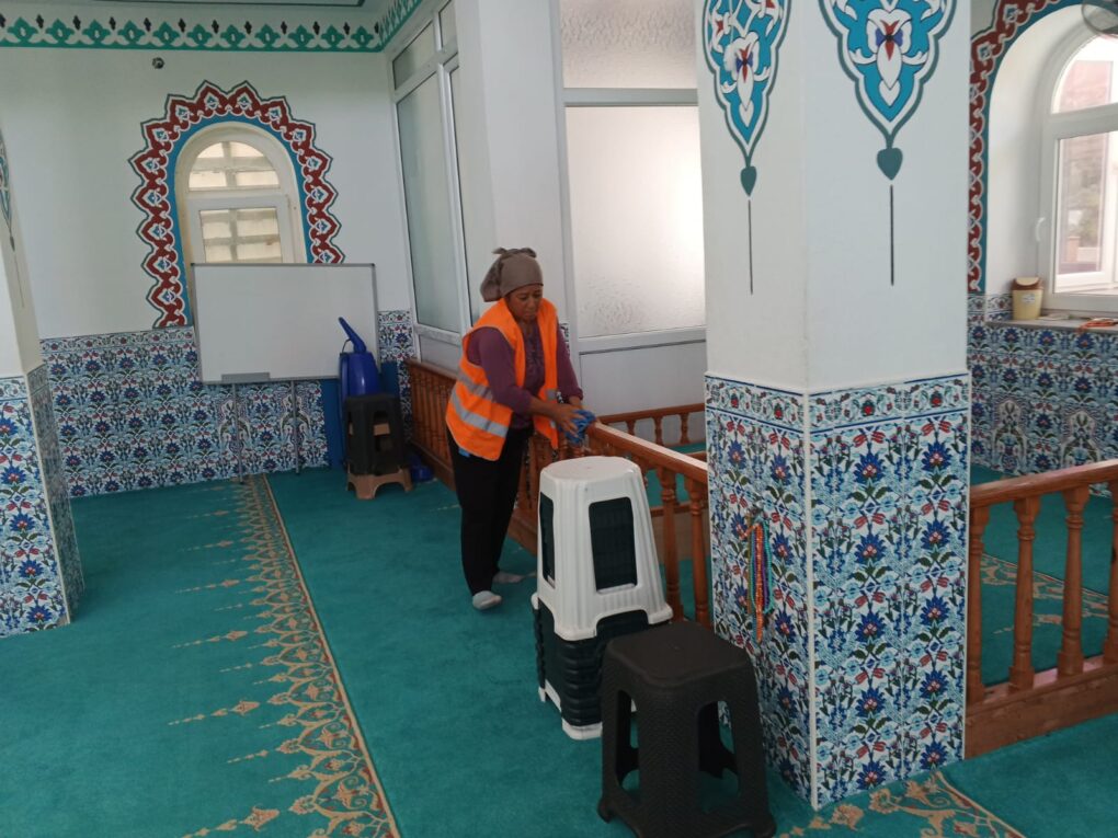 Bayram öncesi camilerde temizlik 