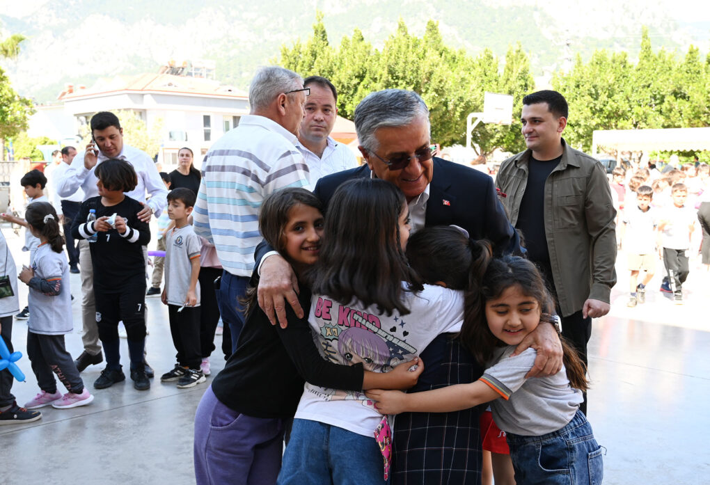 Başkan Topaloğlu kermese katıldı