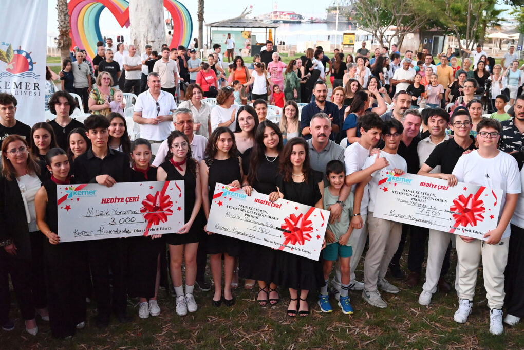 Kemer’de Liseler Arası Müzik Yarışması