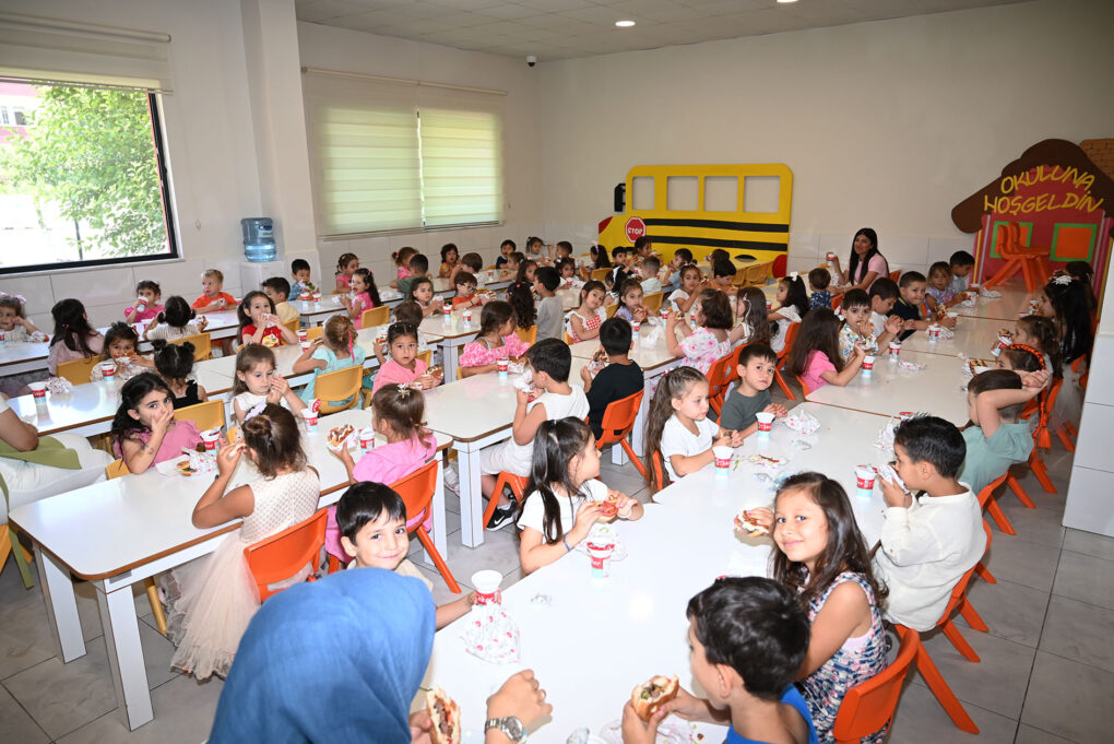 Minik öğrenciler hem karne aldı hem mangal keyfi yaptı