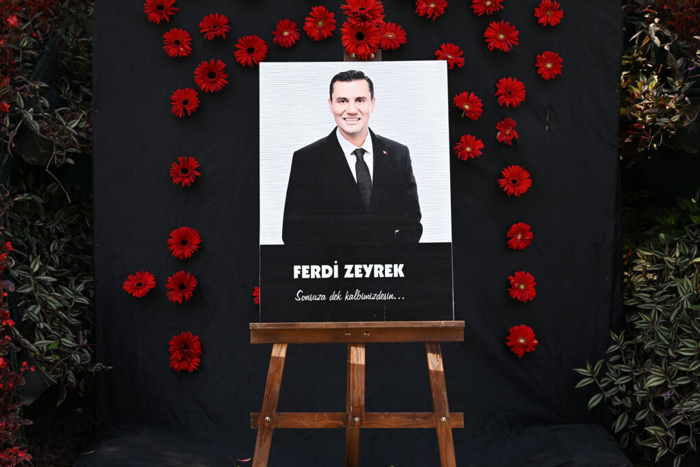 Kemer’de Başkan Zeyrek için anma alanı oluşturuldu