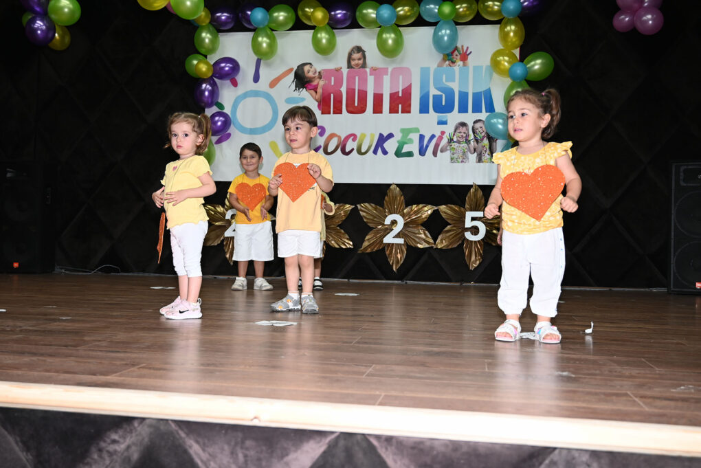 Rota Işık Çocuk Evi’nden Yıl Sonu Gösterisi