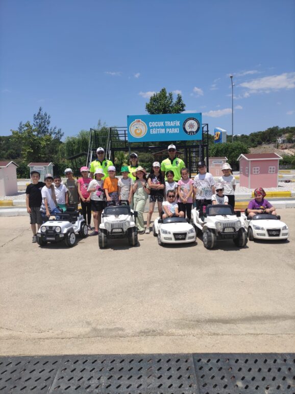 Çocuk Trafik Eğitim Parkı’nda Öğrencilere Uygulamalı Trafik Eğitimi Verildi