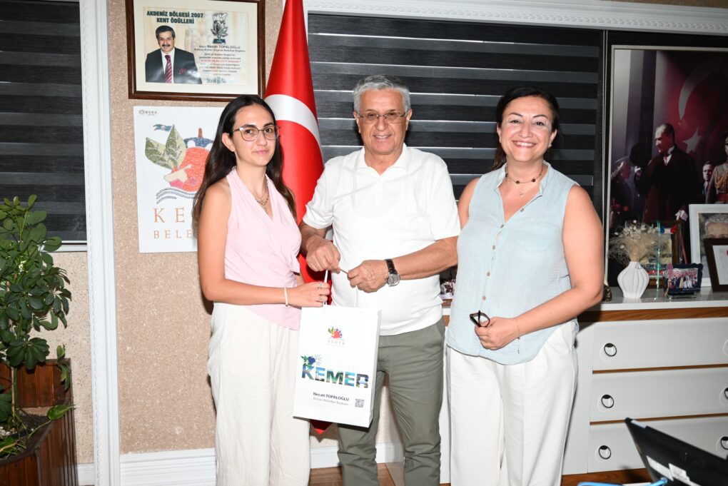 Derece yapan öğrenciden Başkan Topaloğlu’na teşekkür ziyaret 