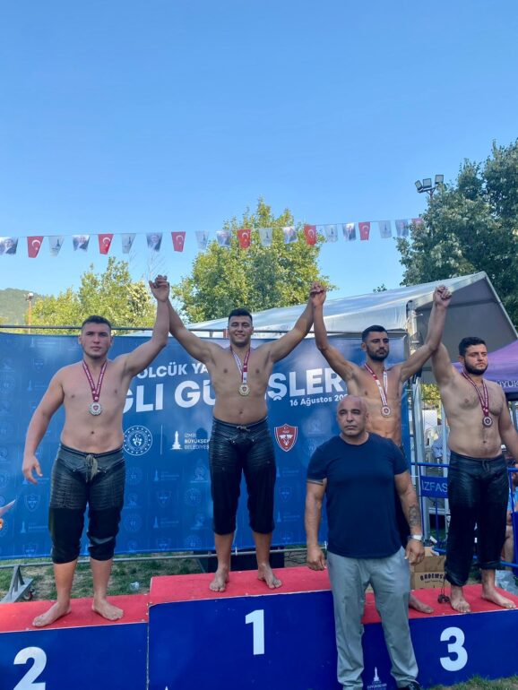 Kemer Belediye güreşçisi kürsüye çıktı