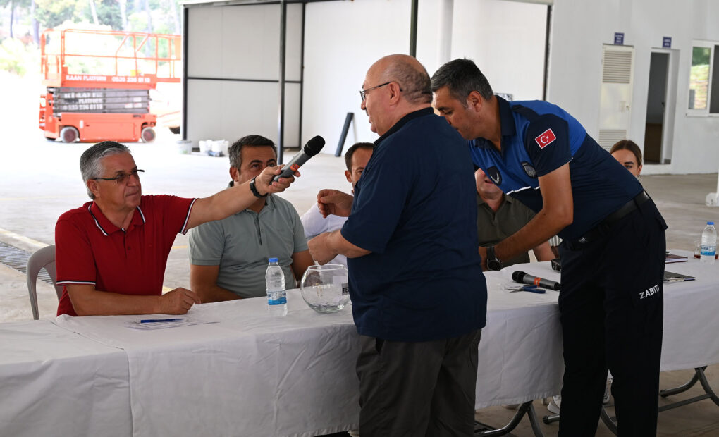 Tekirova pazar yerinde kuralar çekildi