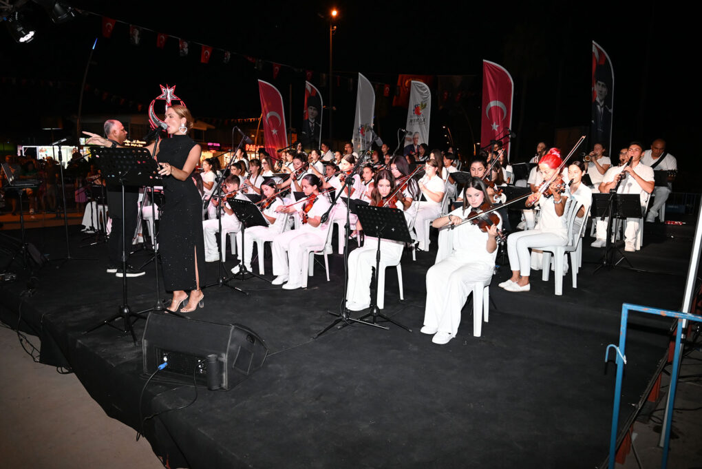 Kemer’de sokak hayvanları yararına ikinci konser