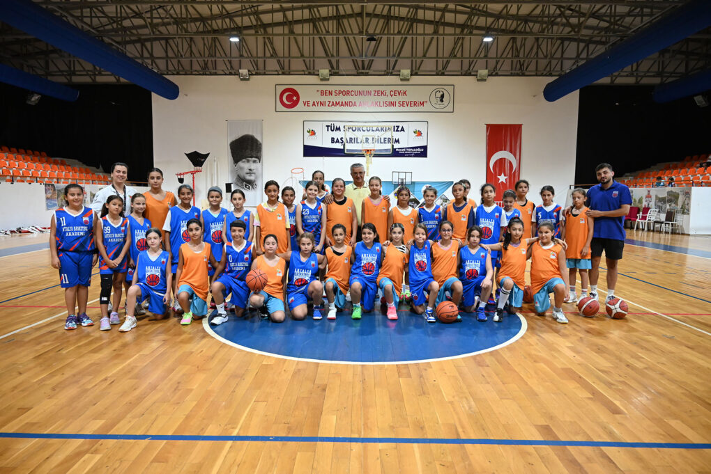Minik basketbolcularından hazırlık maçı