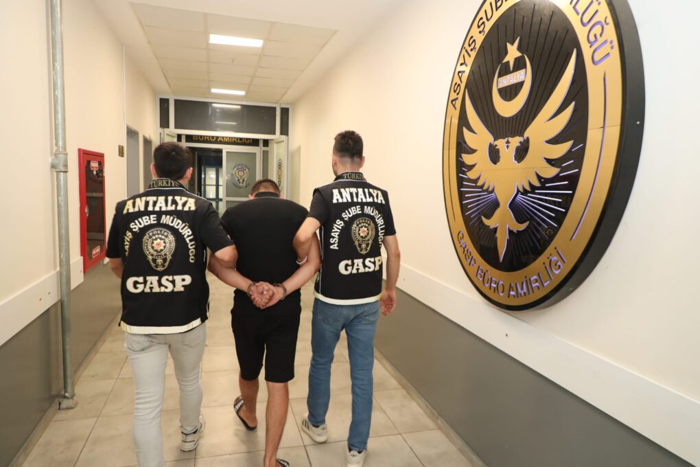 Yağma Suçunun Şüphelisi AYNI GÜN KISKIVRAK YAKALANDI !