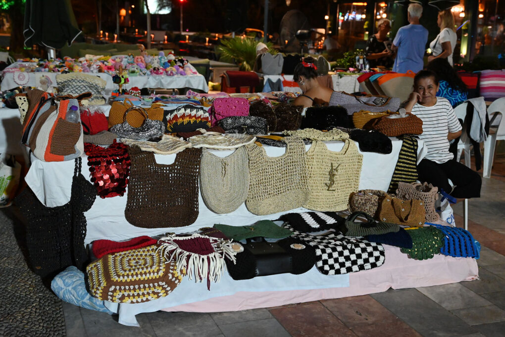 Üreten ev hanımları kermesine büyük ilgi