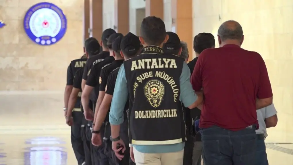 Dublör Kullanarak Sahte Vekaletle Gayrimenkul Satışına Teşebbüs Eden 10 Şüpheli Yakalandı